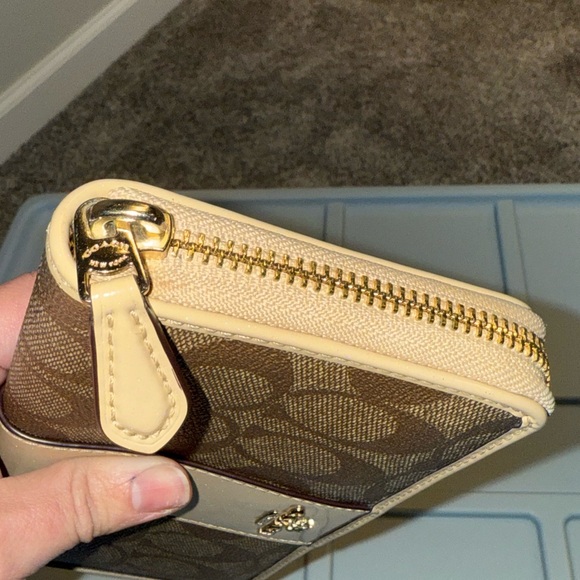 Coach Wallet EUC - Picture 4 of 11